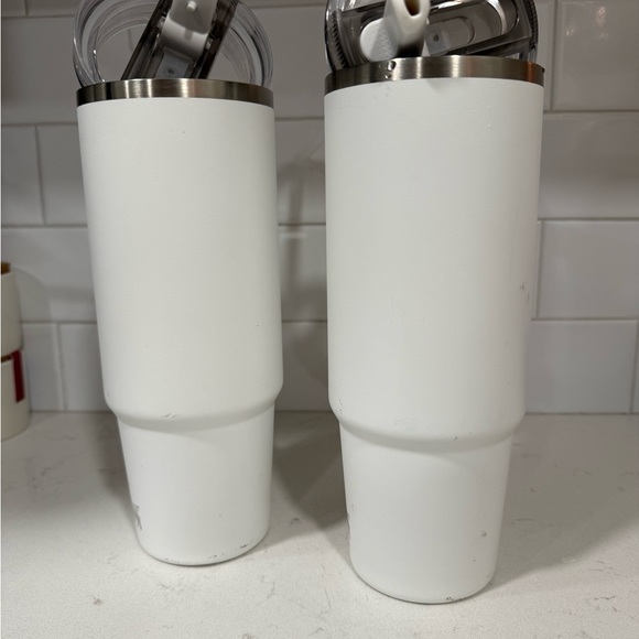 Stanley Classic White Tumblers with Clear Lids - Picture 5 of 8